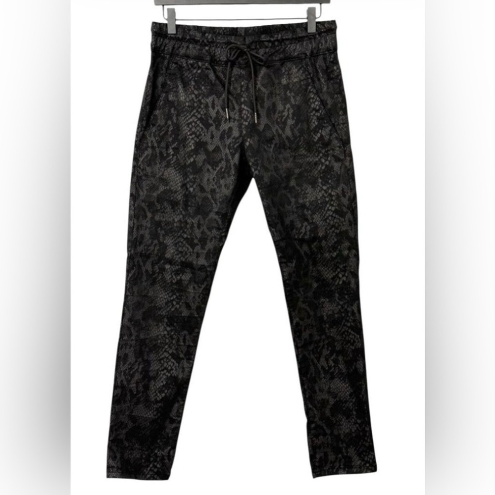 Bevy Flog Women's Shely Pants Black Snake Python Tapered Drawstring EUC Size 25